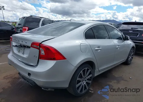 2014 Volvo S60 T5/T5 Platinum/T5 Premier/T5 Premier Plus z USA, uszkodzony, nr VIN YV1612FS2E1284271